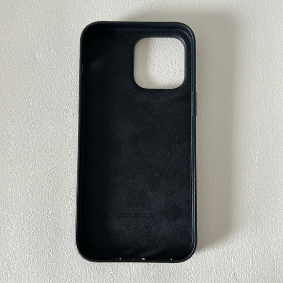 iPhone 14 pro max Apple black leather case - Picture 2 of 2